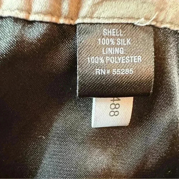 Express Design Studio Gray Black Pleated Lined
Skirt 100% Silk Size 6 - Picture 6 of 6